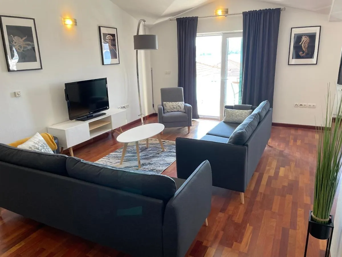 Apartments Cavar Трогир 0*,  Хорватия