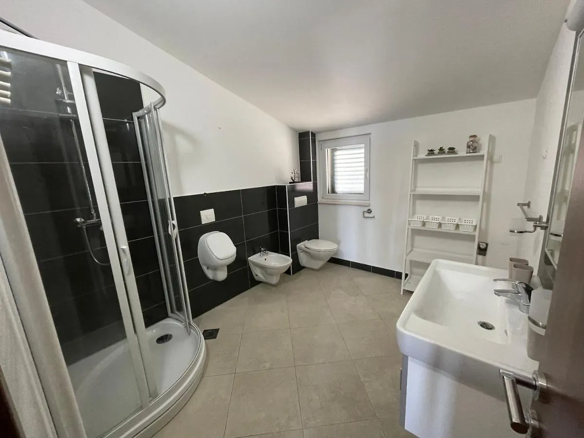Apartments Cavar Трогир