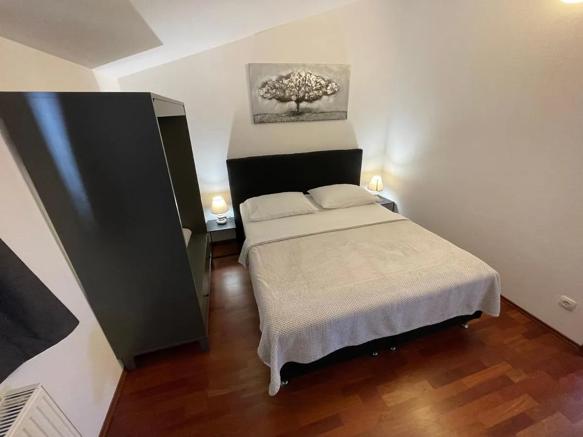 Apartments Cavar Трогир