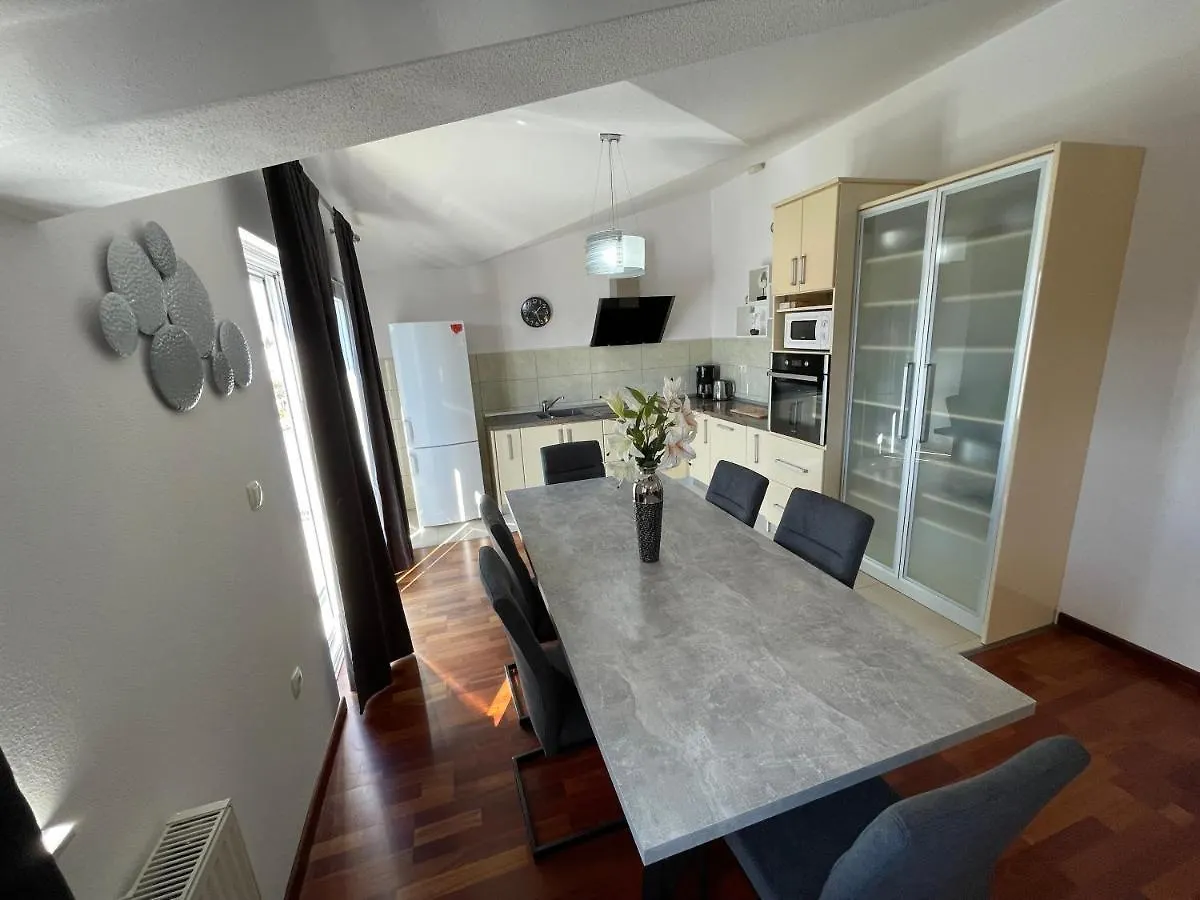 Apartments Cavar Трогир 0*,