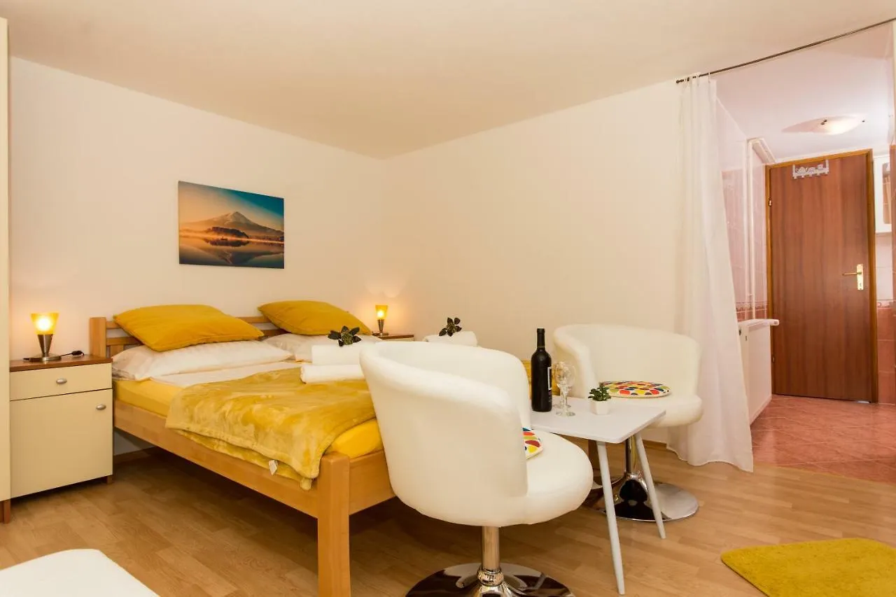 Apartments Cavar Трогир