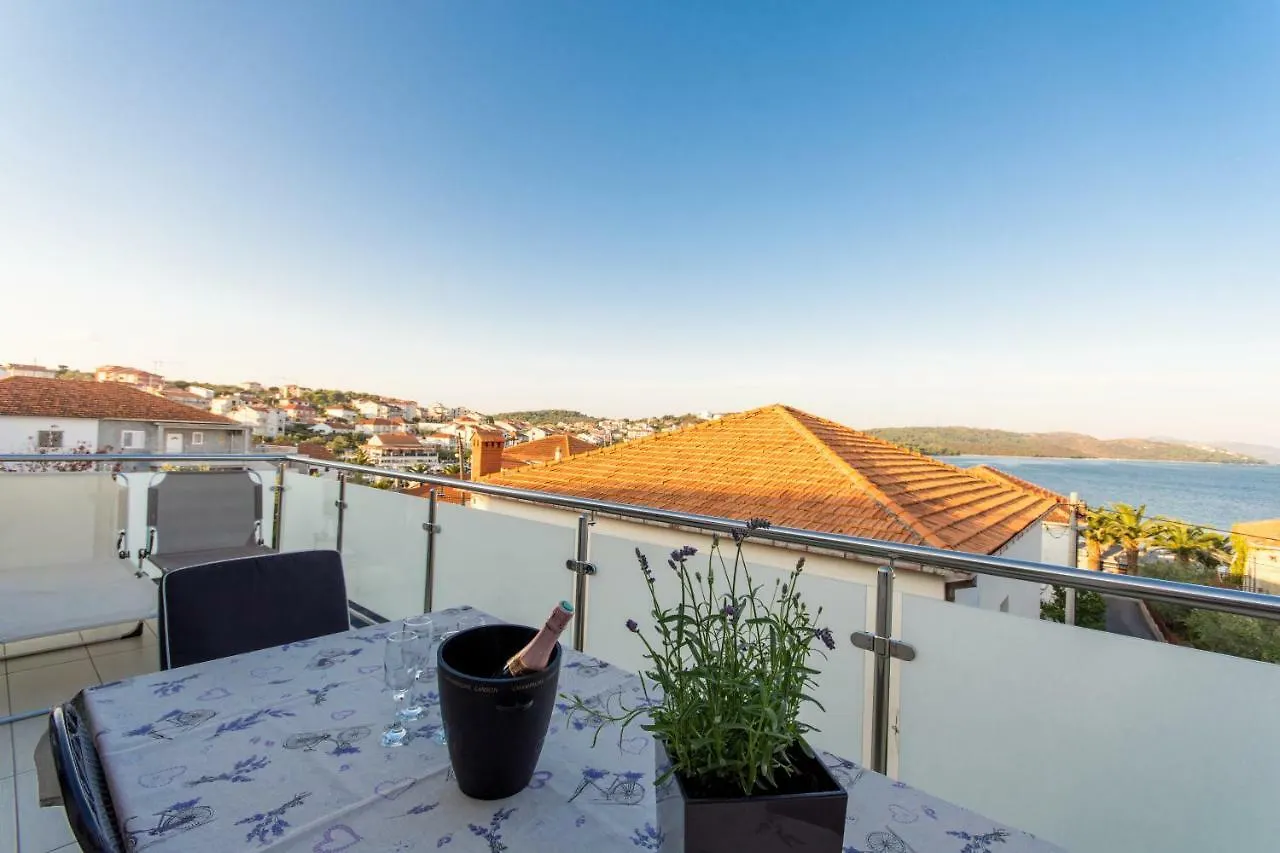 Apartments Cavar Трогир 0*,  Хорватия