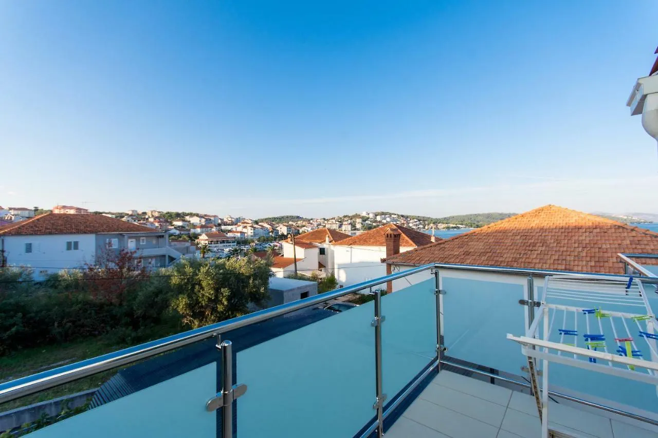 Apartments Cavar Трогир 0*,