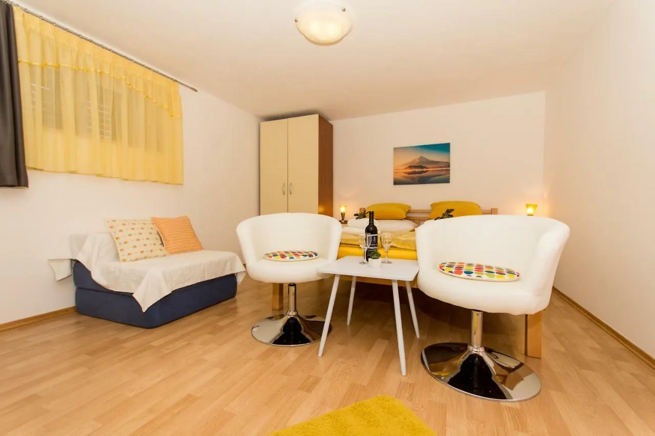 Apartments Cavar Трогир