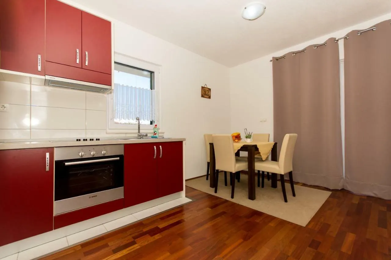 Apartments Cavar Трогир