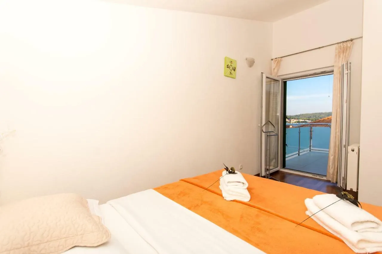 Apartments Cavar Трогир