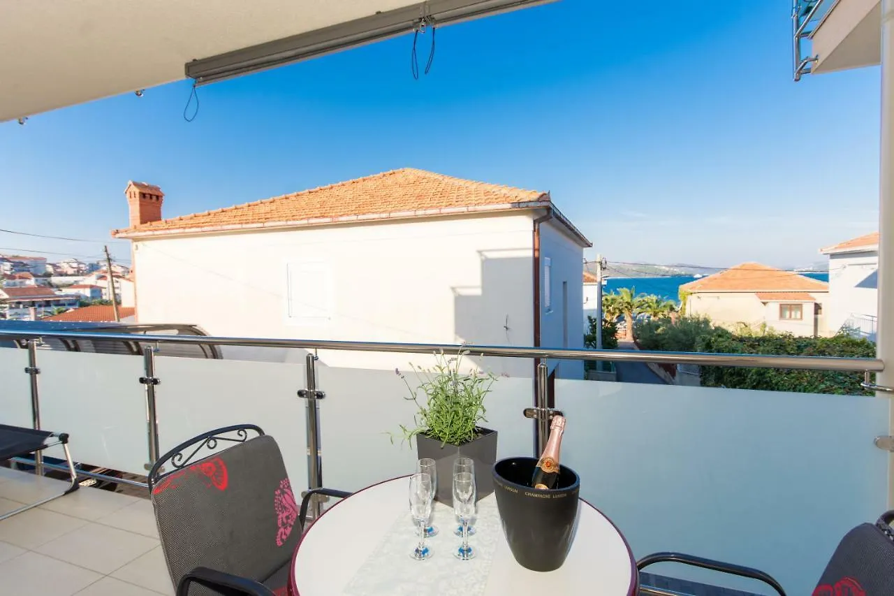 Apartments Cavar Трогир Хорватия